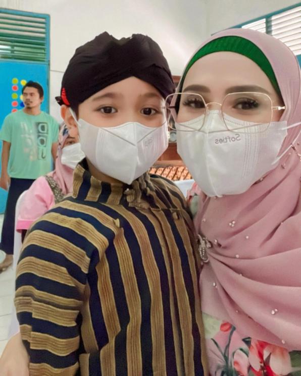 Potret Mulan Jameela Momong Anak (instagram/@mulanjameela1)