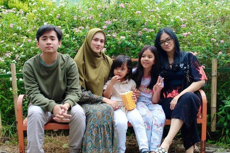 Potret Mulan Jameela Momong Anak (instagram/@mulanjameela1)
