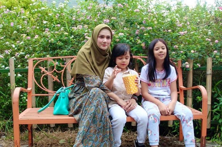 Potret Mulan Jameela Momong Anak (instagram/@mulanjameela1)