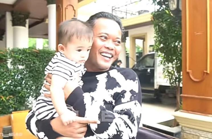 Momen Adzam Main ke Rumah Sule(YouTube/Sule Family) 
