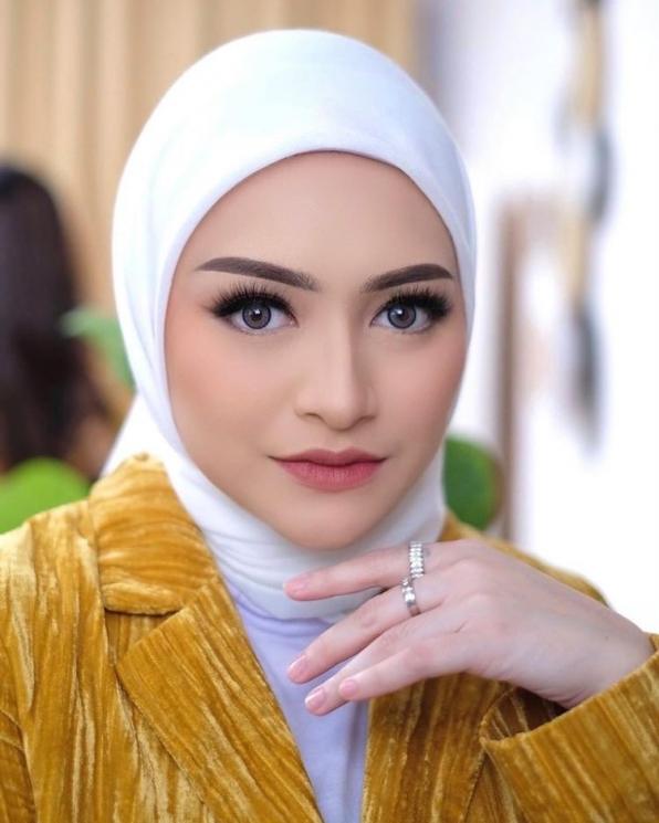 Artis Jadi Ibu Sambung(Instagram/@nathalieholscher)