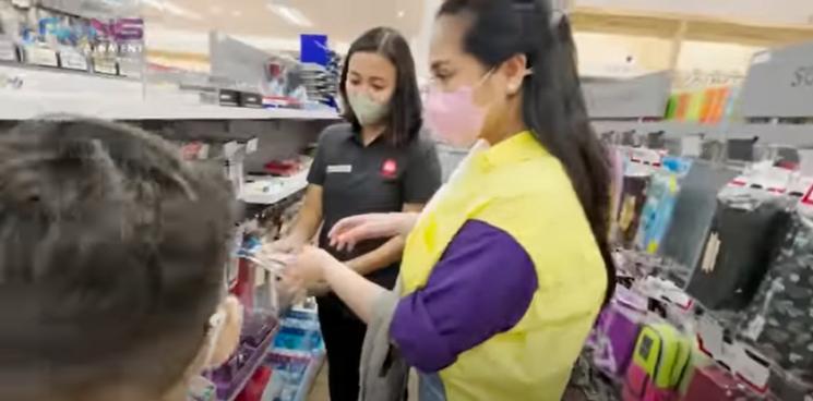 Momen Nagita Slavina Belanja Keperluan Sekolah Rafathar. (YouTube/RANS Entertainment)