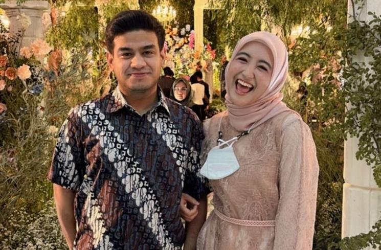 Gaya Seleb Hadiri Nikahan Bintang Emon (Instagram/@fadiljaidi)
