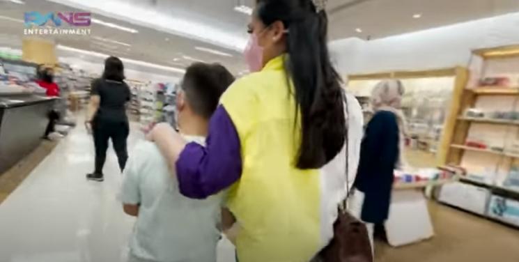 Momen Nagita Slavina Belanja Keperluan Sekolah Rafathar. (YouTube/RANS Entertainment)