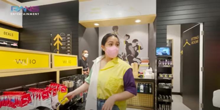 Momen Nagita Slavina Belanja Keperluan Sekolah Rafathar. (YouTube/RANS Entertainment)