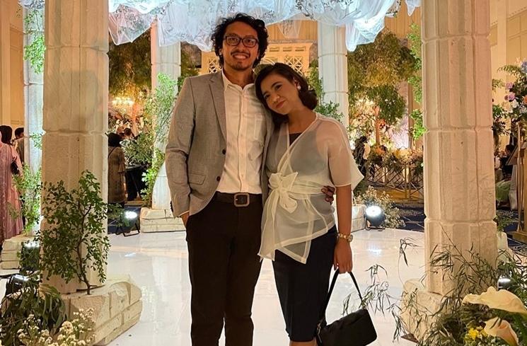Gaya Seleb Hadiri Nikahan Bintang Emon (Instagram/@debbytiana)