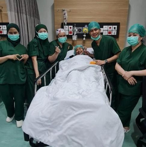 Momen Ria Ricis Melahirkan Anak Pertama. (Instagram/riathalitha)