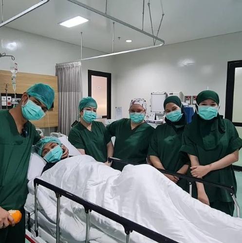Momen Ria Ricis Melahirkan Anak Pertama. (Instagram/riathalitha)
