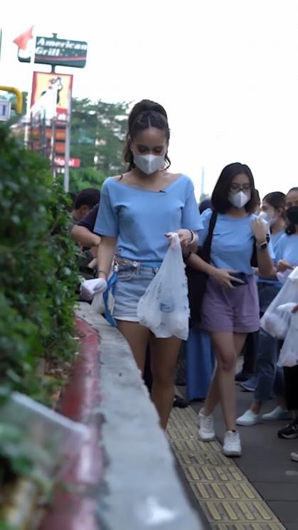 Momen Cinta Laura Pungut Sampah di Citayam Fashion Week (Instagram/claurakiehl)