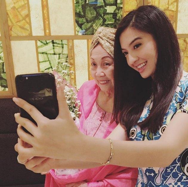 Potret Raline Shah Bersama Sang Nenek. (Instagram/ralineshah)