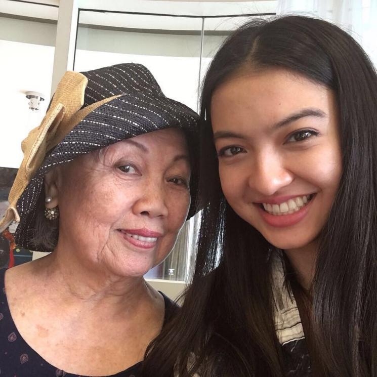 Potret Raline Shah Bersama Sang Nenek. (Instagram/roseline_abu)