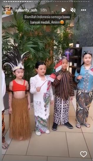 Potret Arsy Hermansyah Berkebaya di Amerika. (Instagram/ashanty_ash)