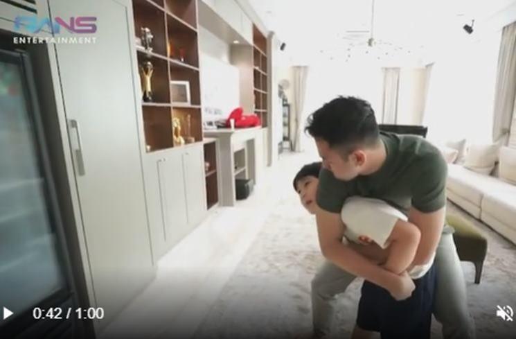 Momen Raffi Ahmad Momong Anak. (YouTube/Rans Entertainment)