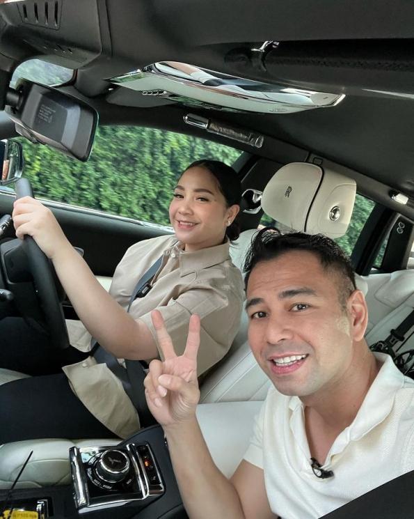 Artis Bikin Bisnis Bareng Pasangan (Instagram/@raffinagita1717)