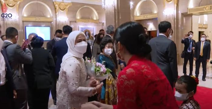 Potret Dita SECRET NUMBER Sambut Presiden Jokowi di Korea Selatan. (YouTube/Sekretariat Presiden)