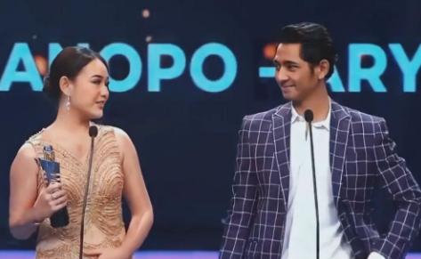 Momen Reuni Amanda Manopo dan Arya Saloka di Acara Penghargaan. (RCTI via Instagram/aladin.world)