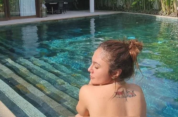 Aktris Pamer Tato Tersembunyi. (Instagram/@wulanguritno)