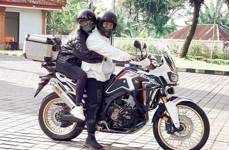 Potret Mesra Glenn Alinskie dan Chelsea Olivia. (Instagram/chelseaoliviaa)