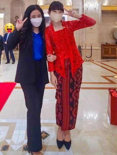 Potret Dita SECRET NUMBER Sambut Presiden Jokowi di Korea Selatan. (Instagram/dhitapedhe)