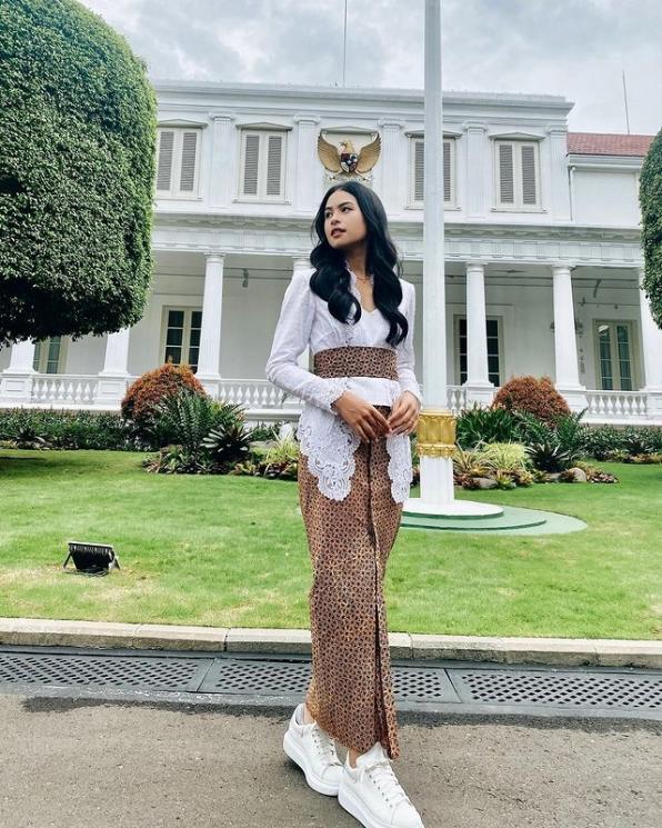 Artis yang Gemar Pakai Kebaya. (Instagram/maudyayunda)
