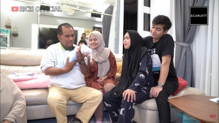 Momen Baby R Ketemu Keluarga Teuku Ryan (YouTube/Ricis Official)