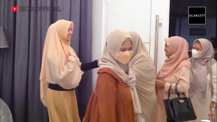 Momen Baby R Ketemu Keluarga Teuku Ryan (YouTube/Ricis Official)
