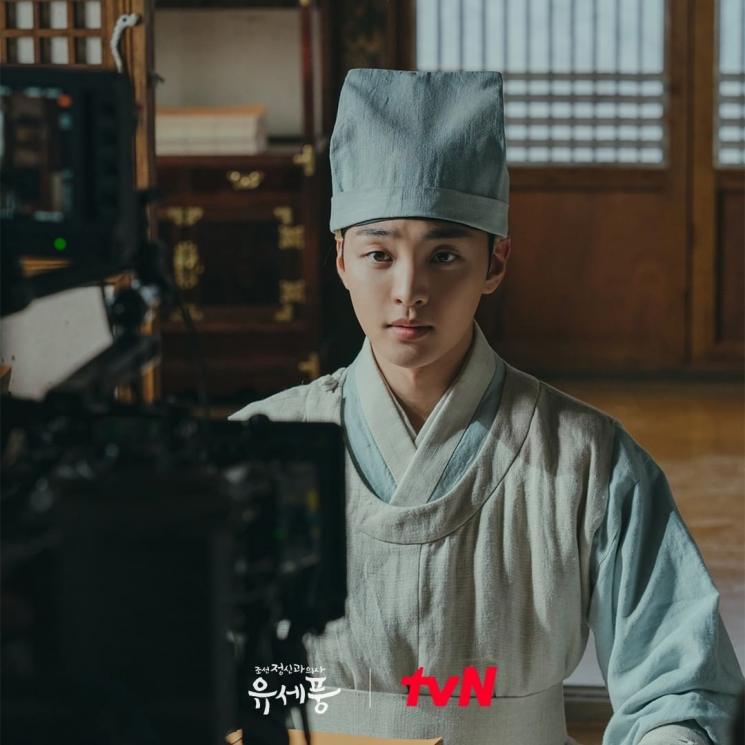 Potret di Balik Layar Poong The Joseon Psychiatrist (Instagram/@tvn_drama)
