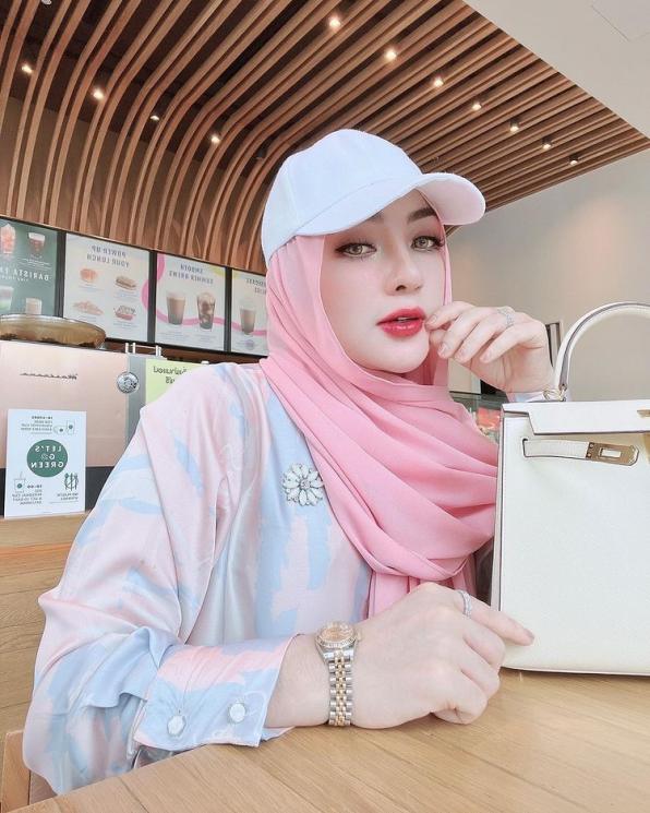 Potret Shella Saukia Crazy Rich Banda Aceh (Instagram/shellasaukiaofficial)