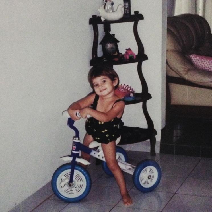 Potret Masa Kecil Enzy Storia (instagram/@enzystoria)