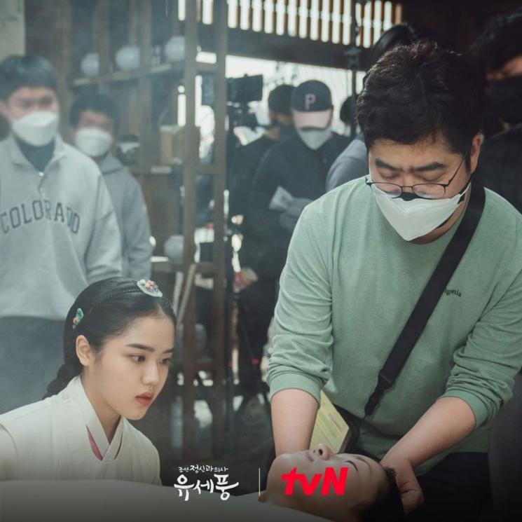 Potret di Balik Layar Poong The Joseon Psychiatrist (Instagram/@tvn_drama)