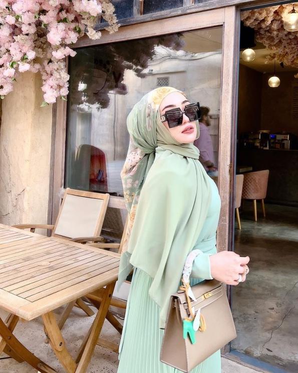 Potret Shella Saukia Crazy Rich Banda Aceh (Instagram/shellasaukiaofficial)