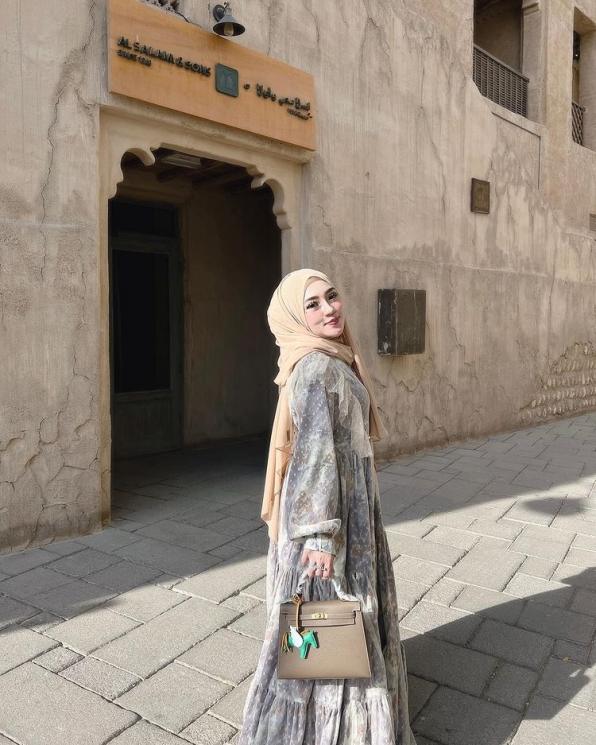 Potret Shella Saukia Crazy Rich Banda Aceh (Instagram/shellasaukiaofficial)