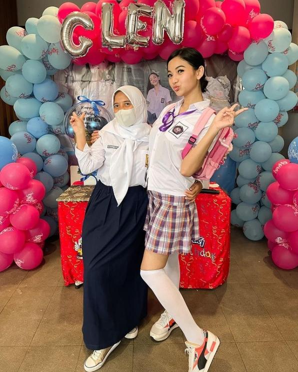 Potret Glenca Chysara Pakai Seragam SMA. (Instagram/glencachysaraofficial)