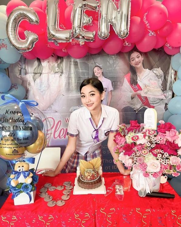 Potret Glenca Chysara Pakai Seragam SMA. (Instagram/glencachysaraofficial)