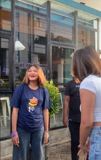 Momen Kurma Citayam Ketemu Marion Jola. (TikTok/@sintaagustete)