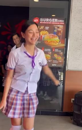 Potret Glenca Chysara Pakai Seragam SMA. (Instagram/glencachysaraofficial)