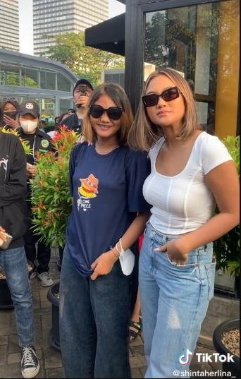Momen Kurma Citayam Ketemu Marion Jola. (TikTok/@shintaherlina_)