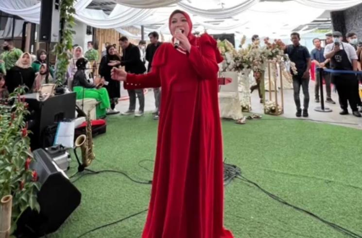 Potret Melly Goeslaw setelah Operasi Bariatrik (instagram/@melly_goeslaw)