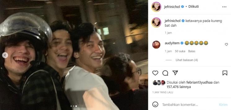 Jefri Nichol bonceng empat bareng bestie. (Instagram/@jefrinichol)