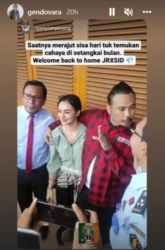 Momen Bahagia Nora Alexandra Sambut Jerinx Bebas dari Penjara. (Instagram/gendovara)