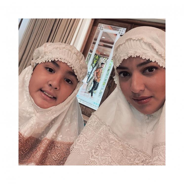 Potret terbaru Mikhayla anak Nia Ramadhani. (Instagram/ramadhaniabakrie)