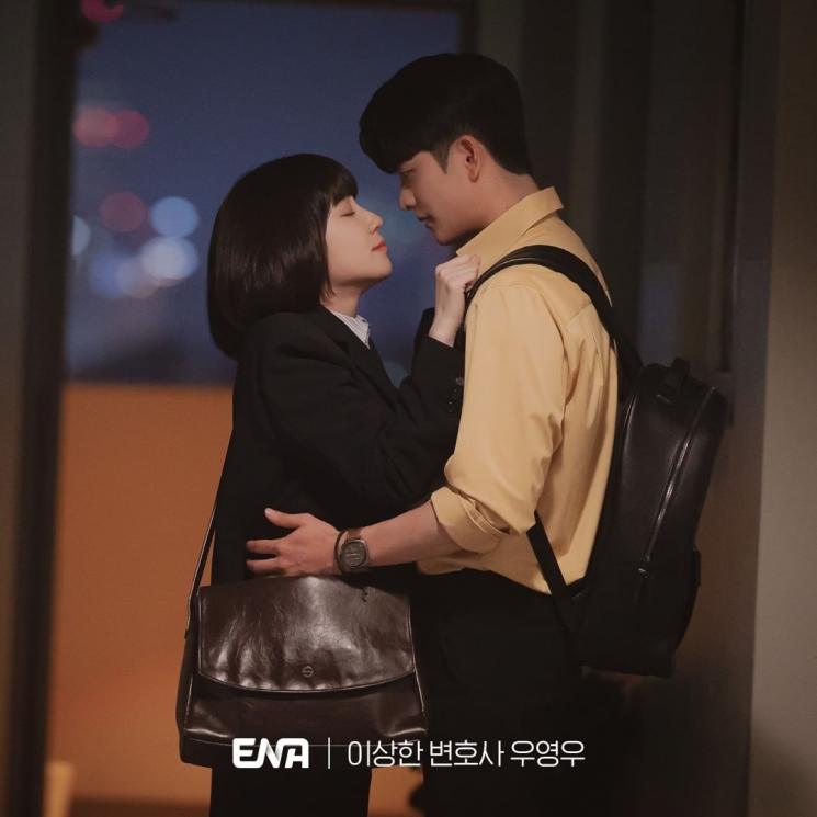 Potret Romantis Park Eun Bin dan Kang Tae Oh di Extraordinary Attorney Woo (Instagram/@channel.ena.d)