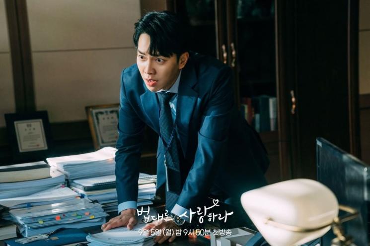 Potret Lee Seung Gi di Love by Law (Instagram/@kbsdrama)