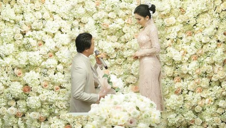 Momen Lamaran Konglomerat. (Instagram/princessyahrini)