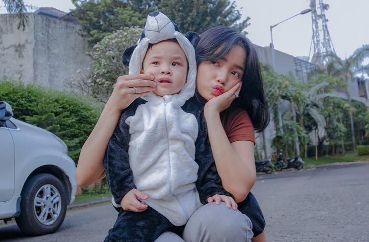 Potret Gemas Gala Sky Pakai Kostum Panda (instagram/@fuji_an)
