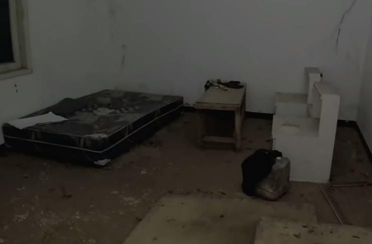 Potret Rumah Suzanna Terbengkalai di Semarang. (YouTube/Papi Story)