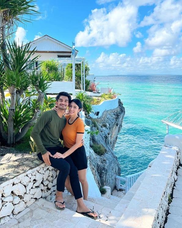 Potret Tyas Mirasih Liburan Bareng Tengku Tezi di Sulawesi. (Instagram/tyasmirasih)
