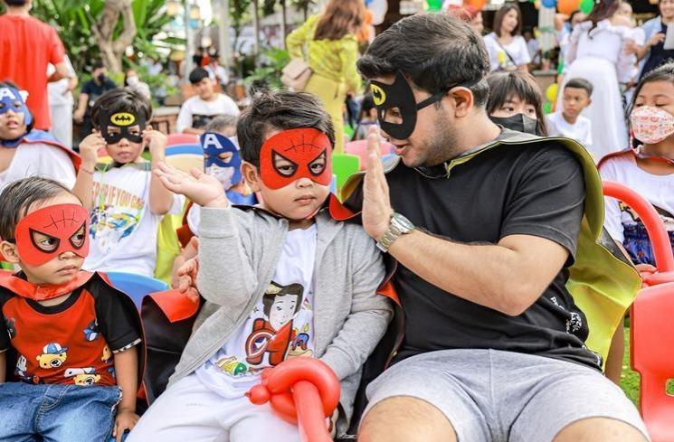 Potret perayaan ulang tahun Darren anak Maharani Kemala (Instagram/@maharanikemala)