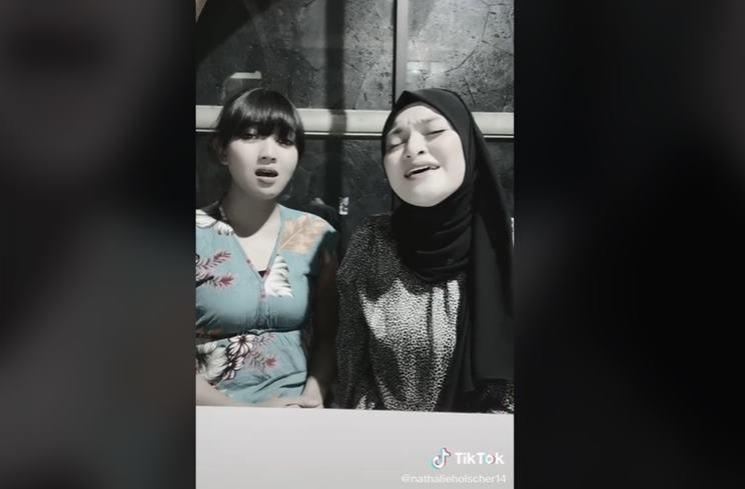 Momen Kebersamaan Nathalie Holscher dan Riesca Rose. (TikTok/@nathalieholscher14)