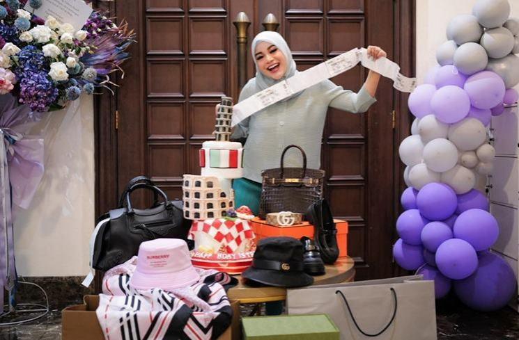 Artis dapat kado ultah tas mewah (Instagram/@aurelie.hermansyah)